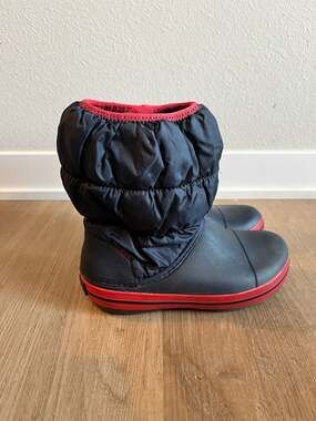 Crocs, Puffy Winter Boots,Waterproof,Lined,Wide Toe Box,Navy Blue/Red, J1 (1Y)
